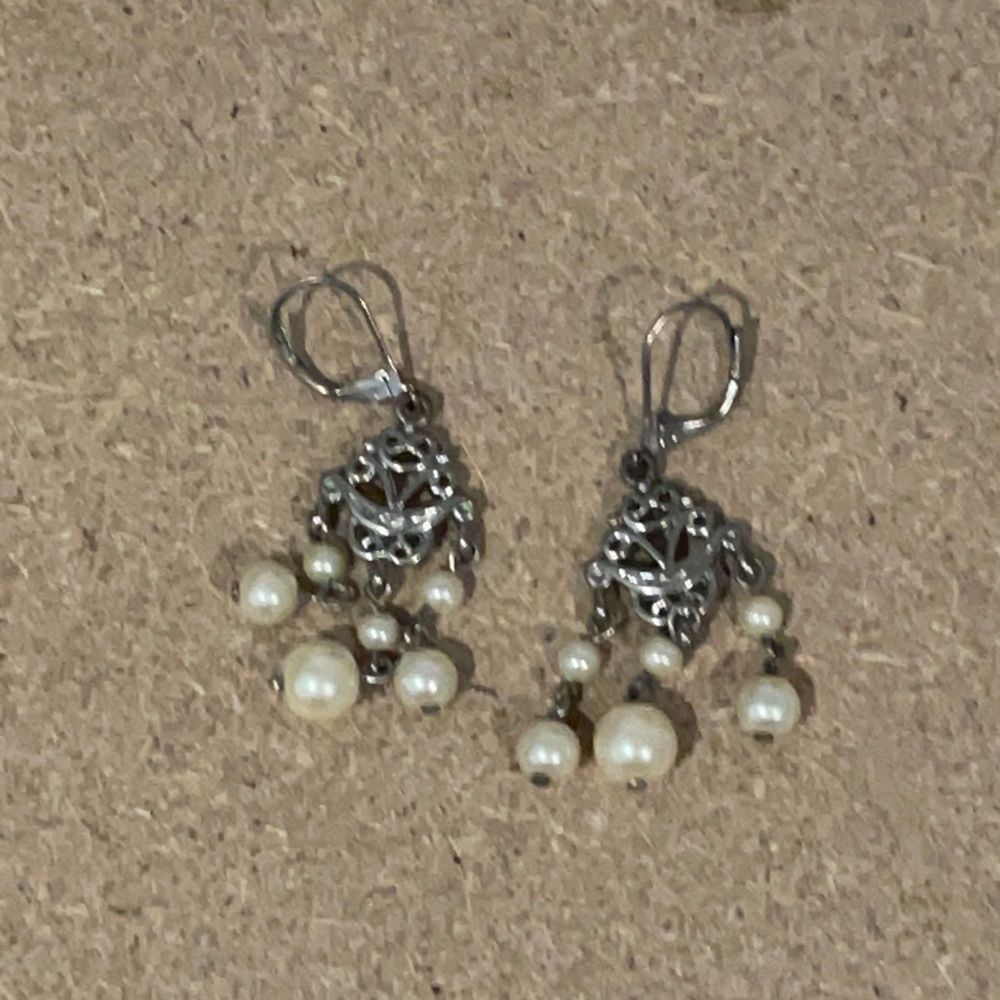 EARRINGS Silver and pearl earrings